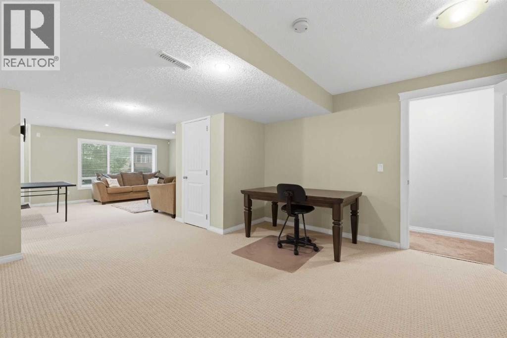 172 Sherwood Mews NW — photo 33