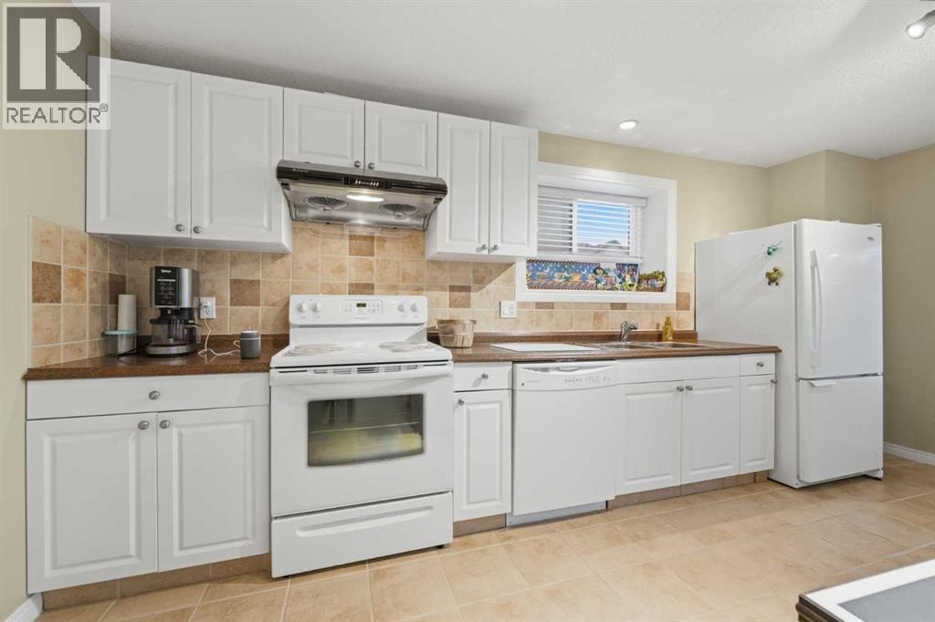 172 Sherwood Mews NW — photo 36