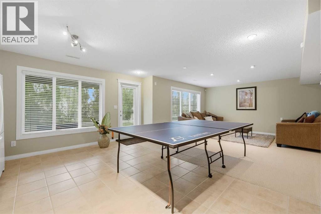 172 Sherwood Mews NW — photo 37