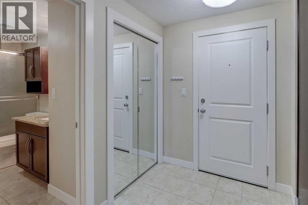 206, 16 Varsity Estates Circle NW — photo 3