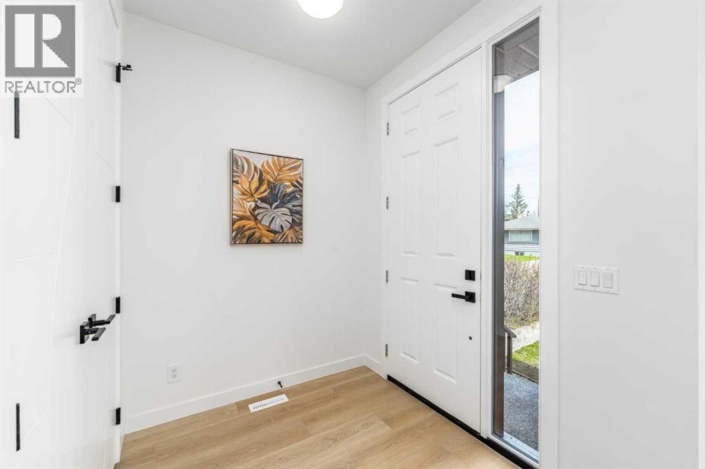 423 Hendon Drive NW — photo 9