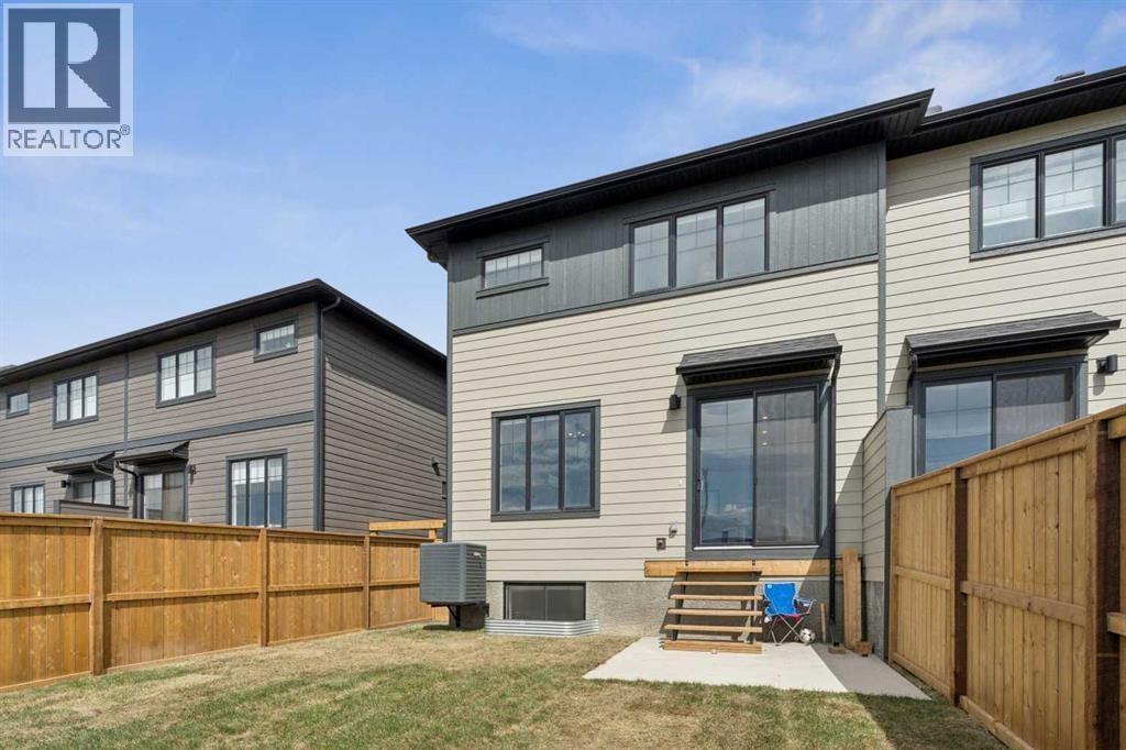 195 Greenwich Drive NW — photo 13
