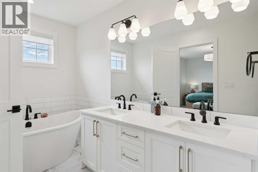 195 Greenwich Drive NW — photo 20