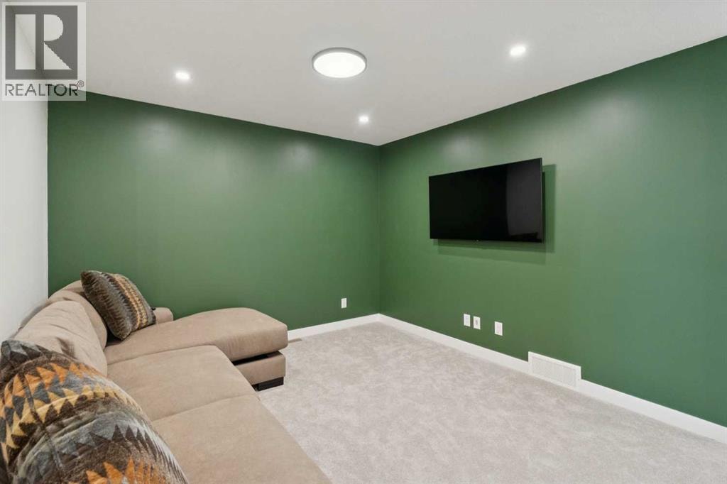 195 Greenwich Drive NW — photo 22