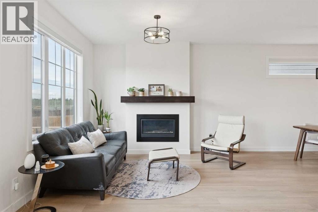 195 Greenwich Drive NW — photo 9
