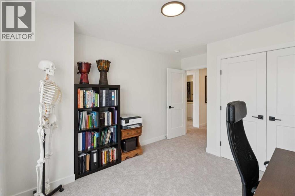 195 Greenwich Drive NW — photo 25