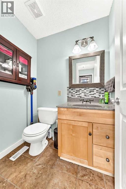 63 Strathcona Crescent SW — photo 18