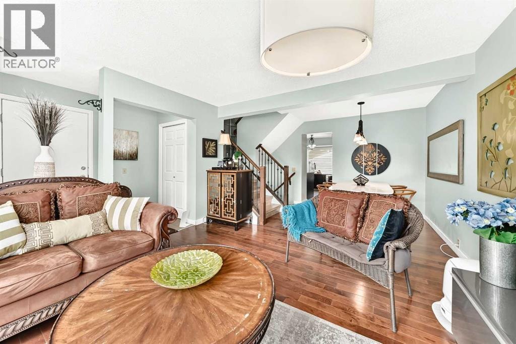 63 Strathcona Crescent SW — photo 7