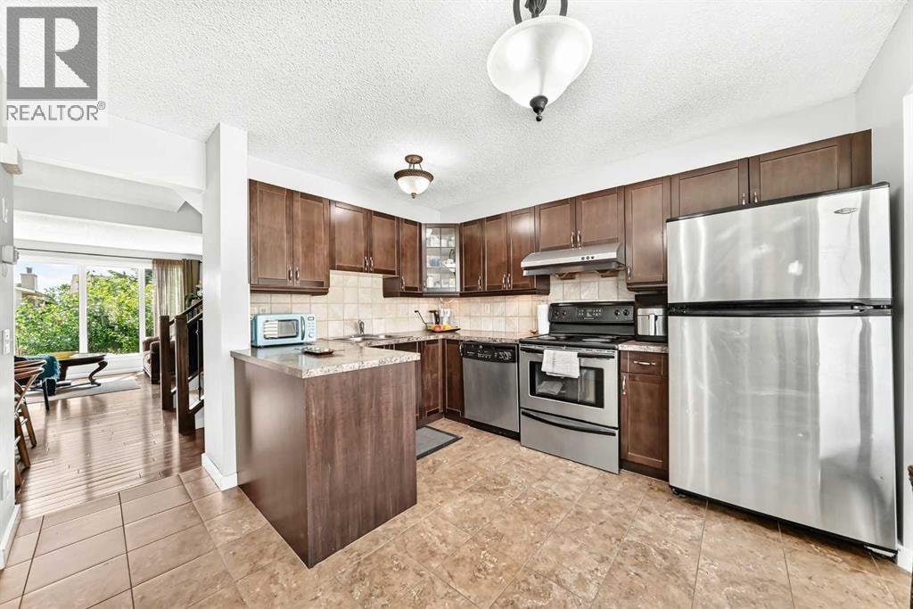 63 Strathcona Crescent SW — photo 12