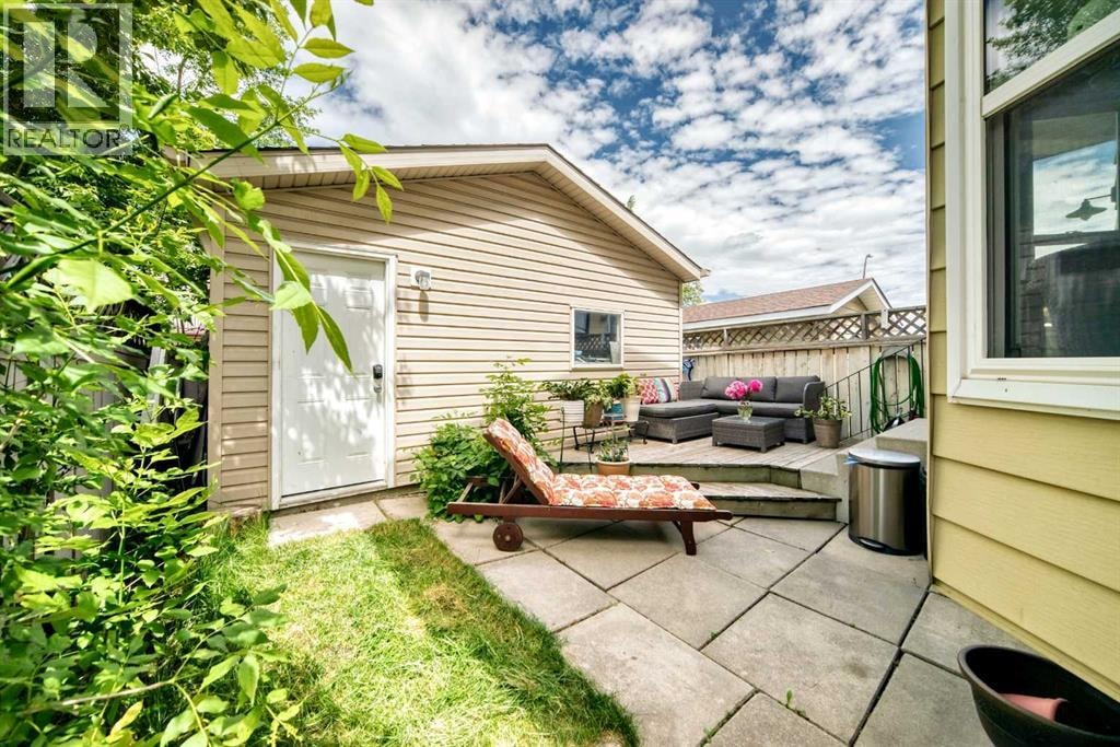 63 Strathcona Crescent SW — photo 35