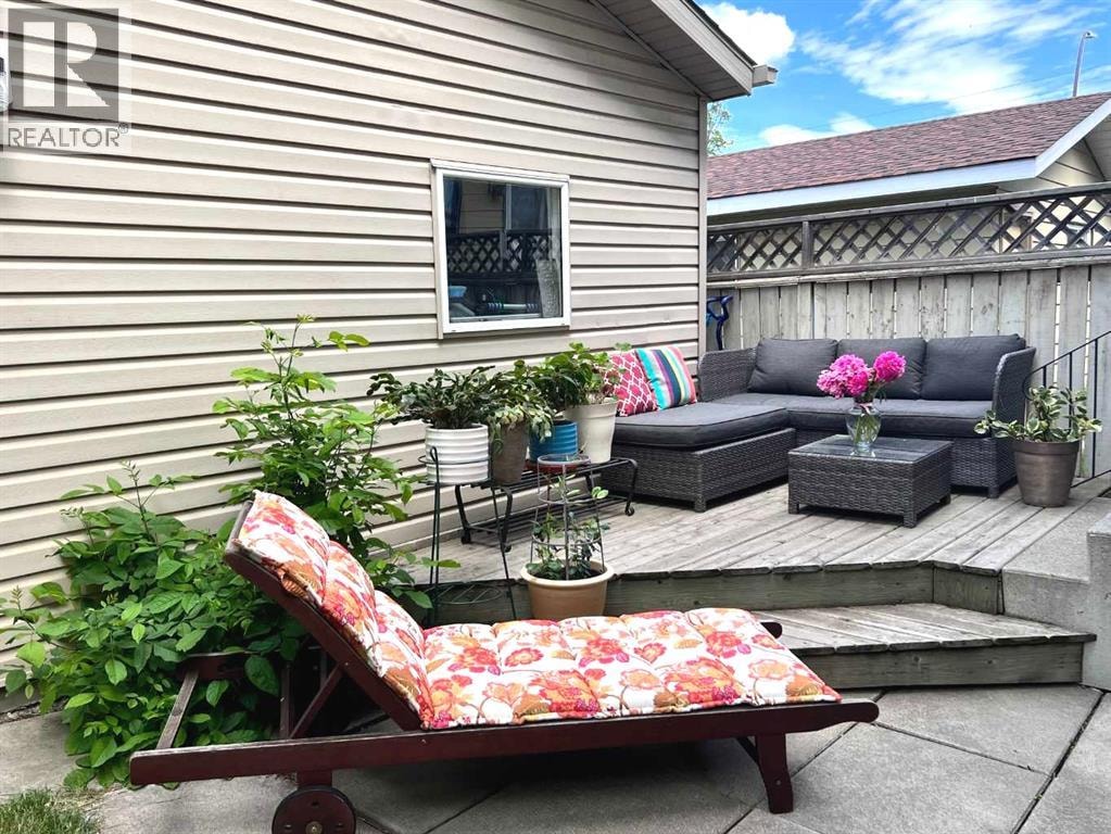 63 Strathcona Crescent SW — photo 37