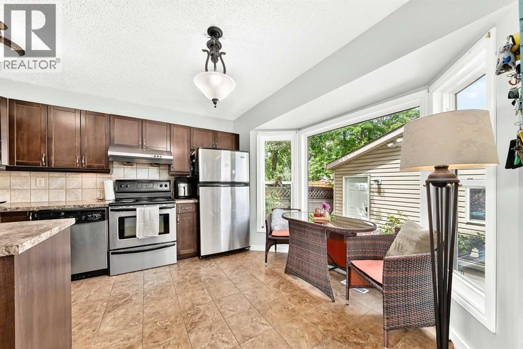63 Strathcona Crescent SW — photo 15