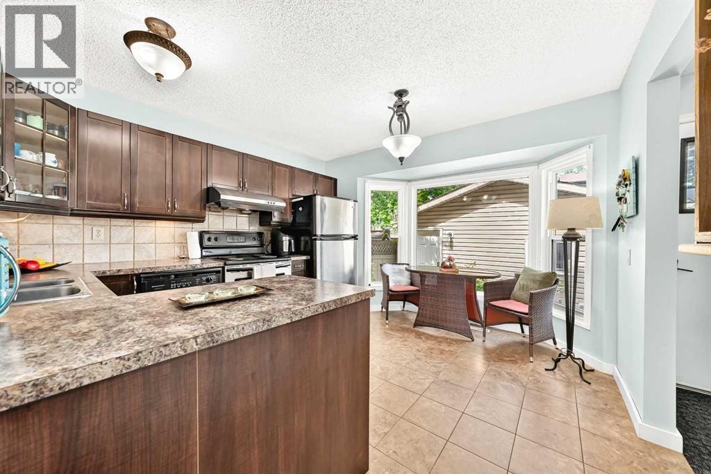 63 Strathcona Crescent SW — photo 16