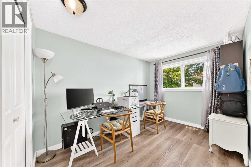 63 Strathcona Crescent SW — photo 25