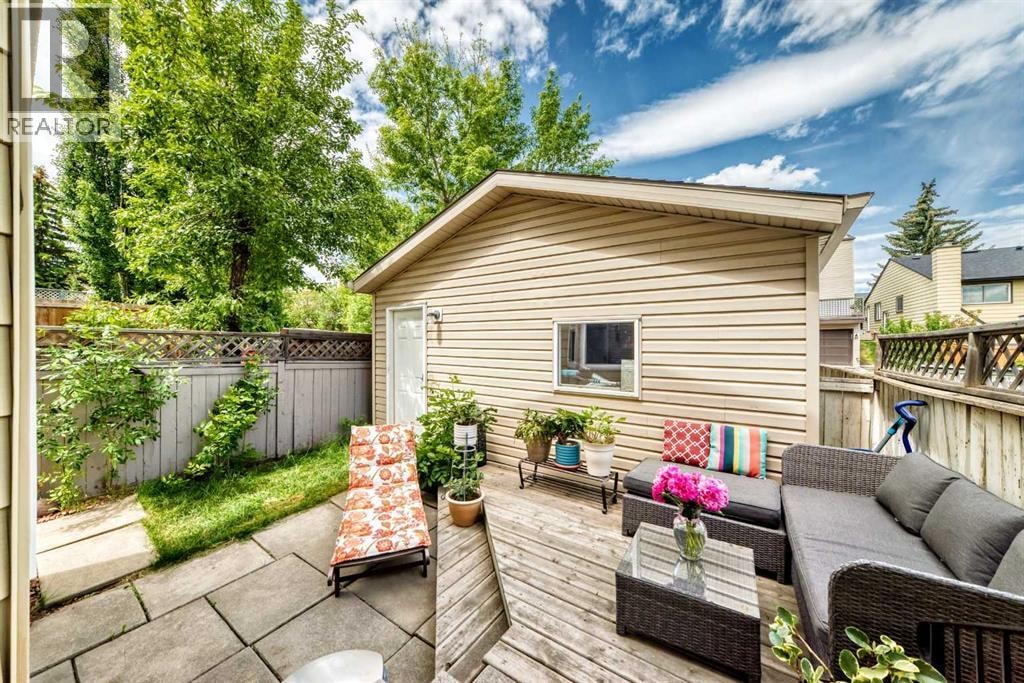 63 Strathcona Crescent SW — photo 36