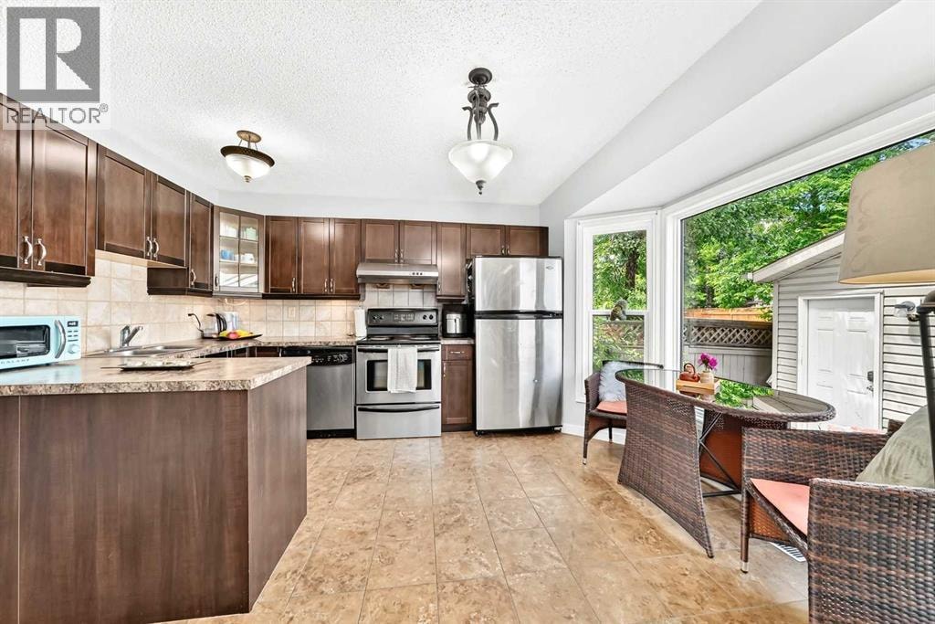 63 Strathcona Crescent SW — photo 11