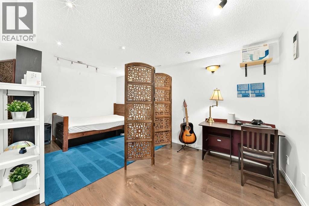 63 Strathcona Crescent SW — photo 30