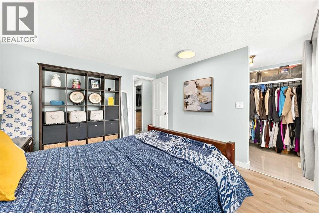 63 Strathcona Crescent SW — photo 21