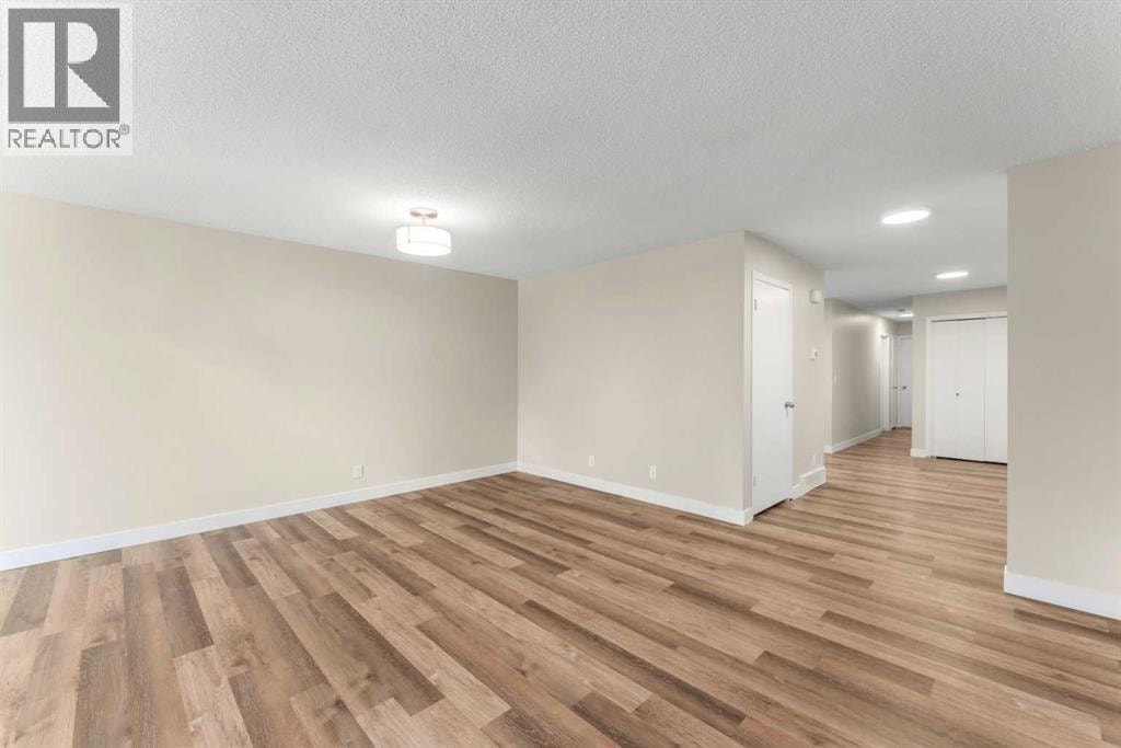 7609 36 Avenue NW — photo 13