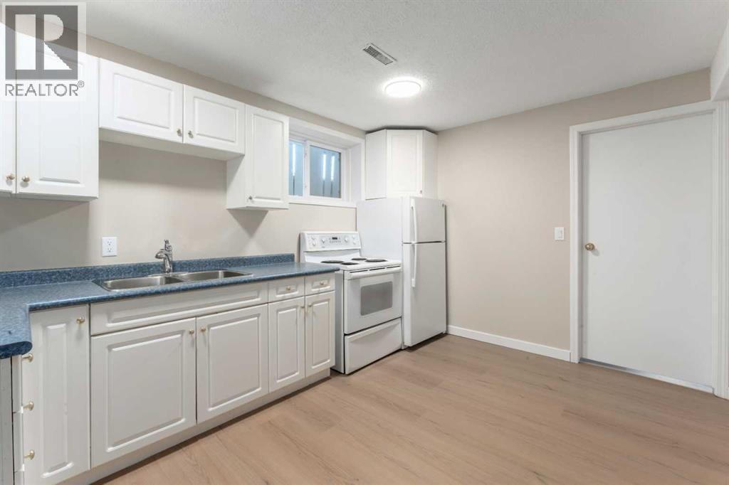 7609 36 Avenue NW — photo 35
