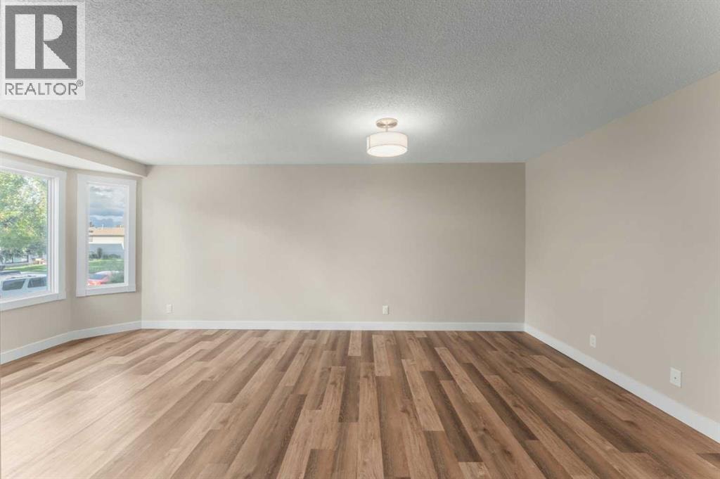 7609 36 Avenue NW — photo 15