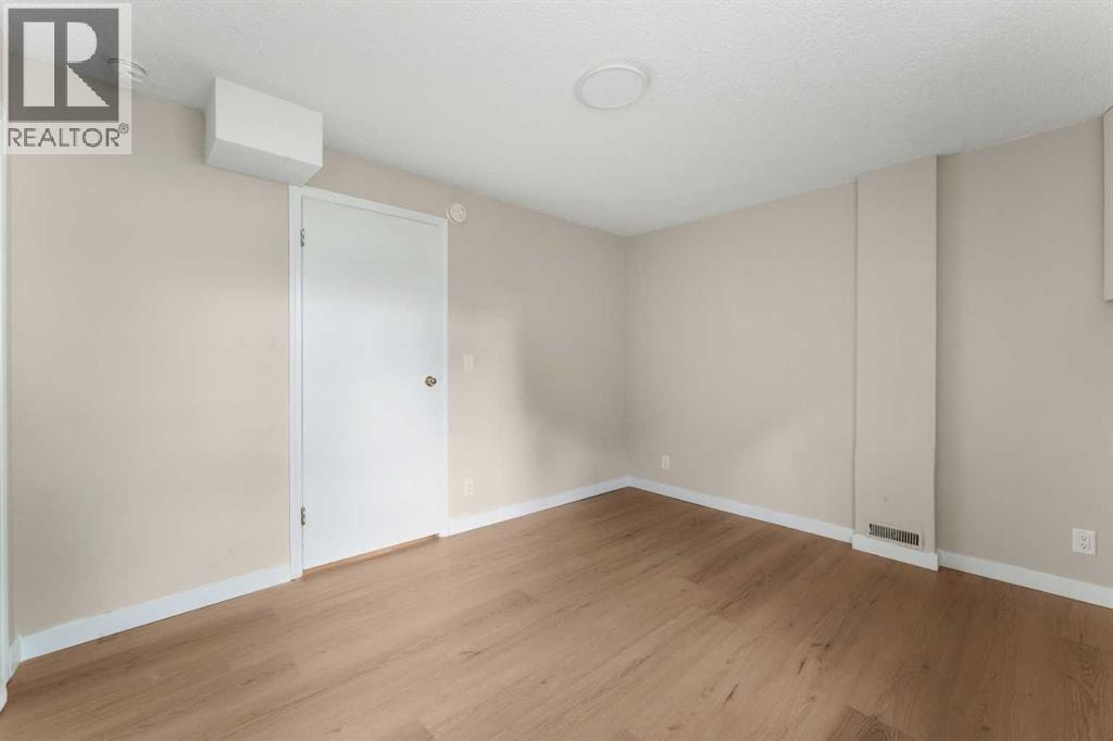 7609 36 Avenue NW — photo 32