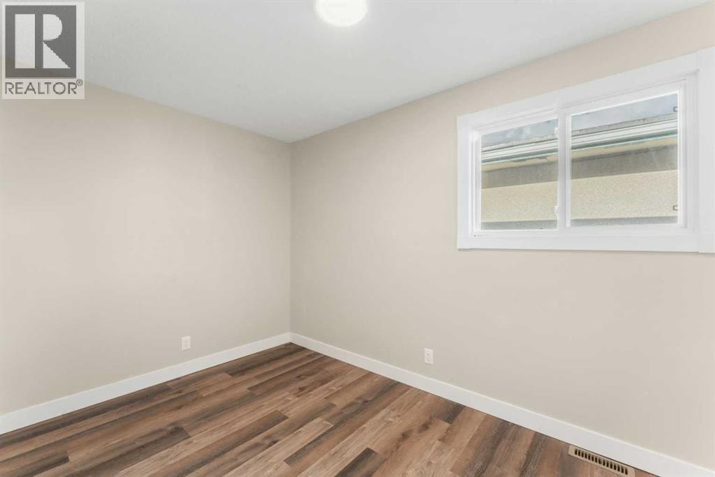 7609 36 Avenue NW — photo 21