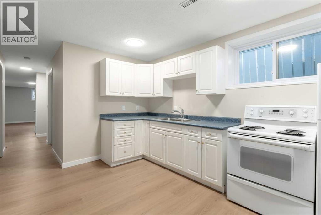 7609 36 Avenue NW — photo 36