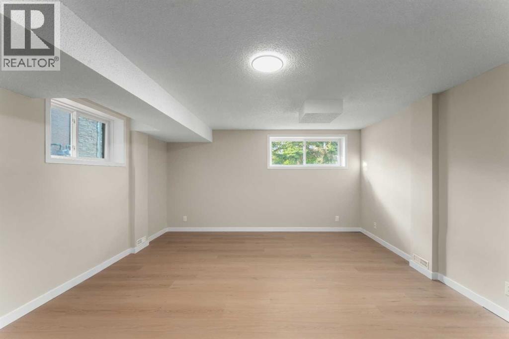 7609 36 Avenue NW — photo 37