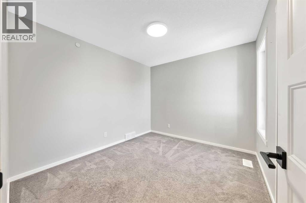 98 Lucas Crescent NW — photo 28