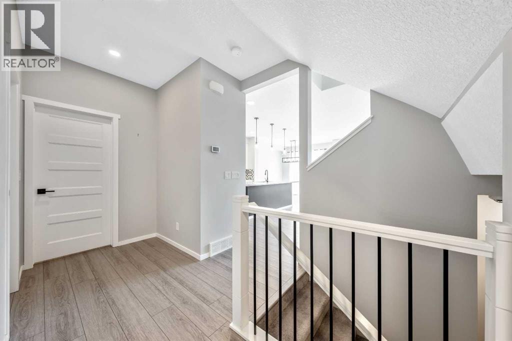 98 Lucas Crescent NW — photo 12