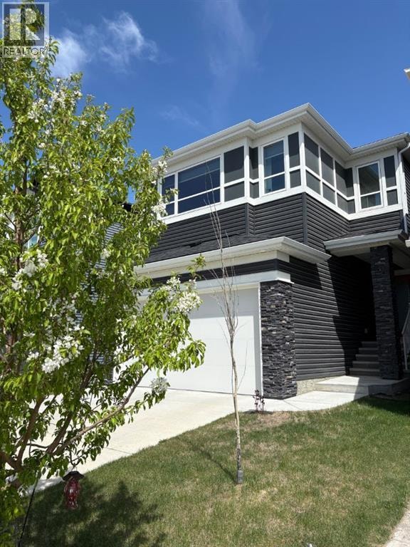 98 Lucas Crescent NW — photo 2