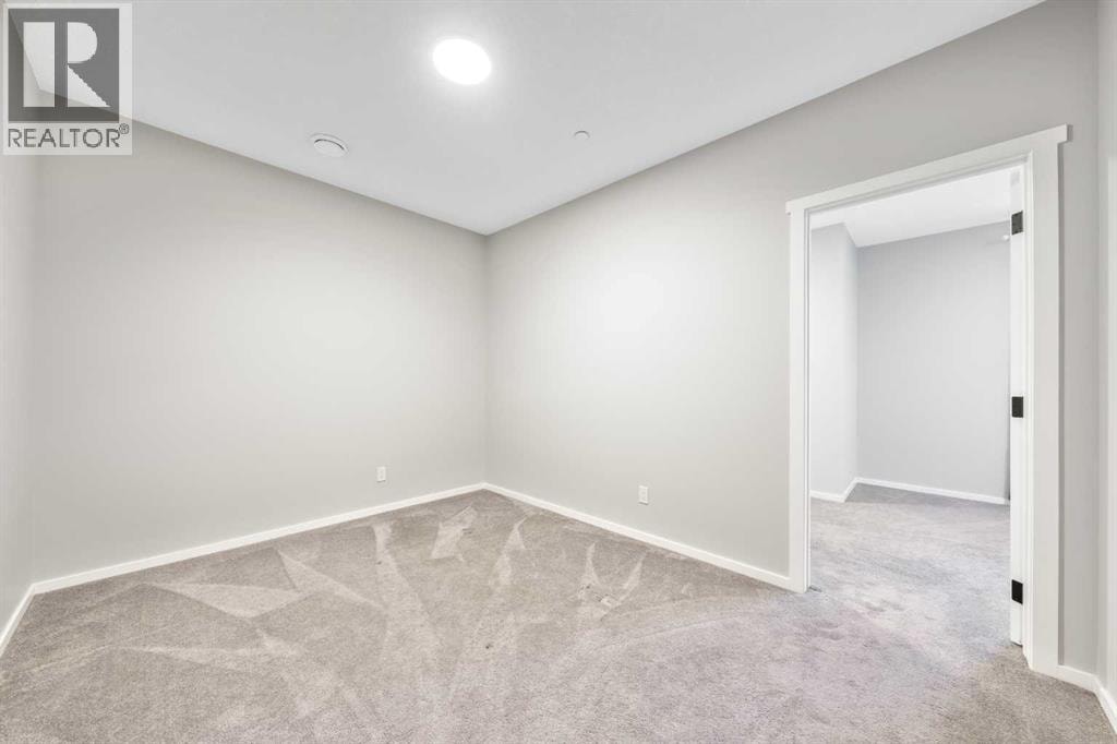 98 Lucas Crescent NW — photo 42