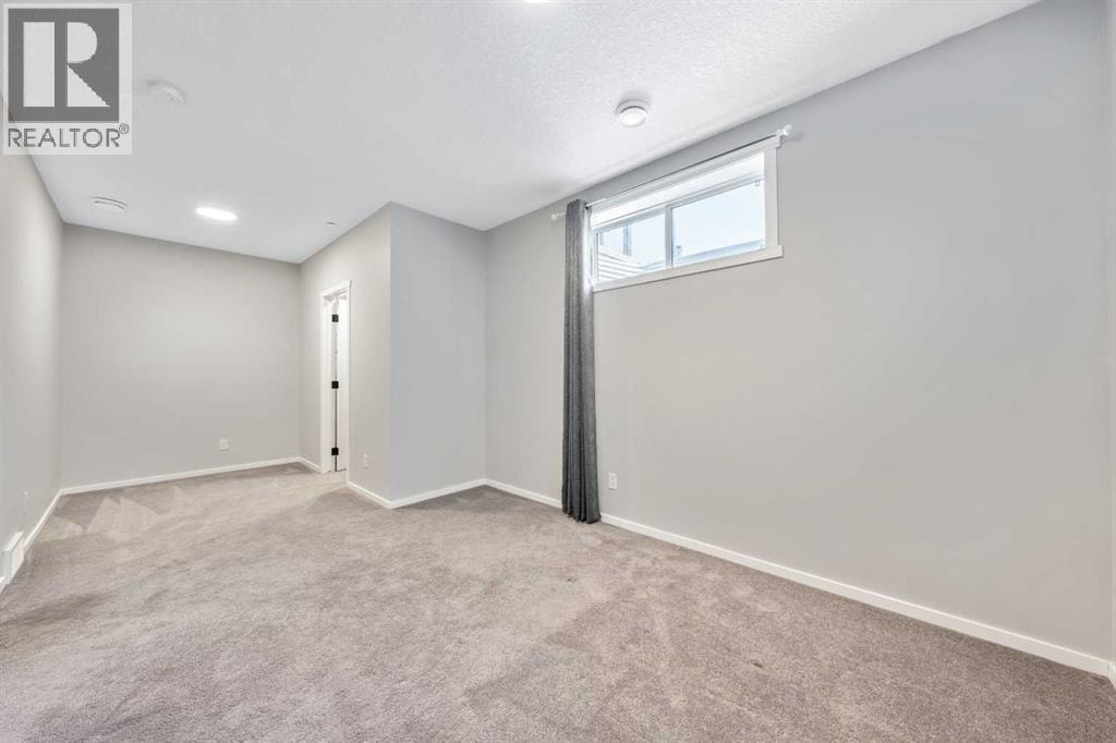 98 Lucas Crescent NW — photo 45