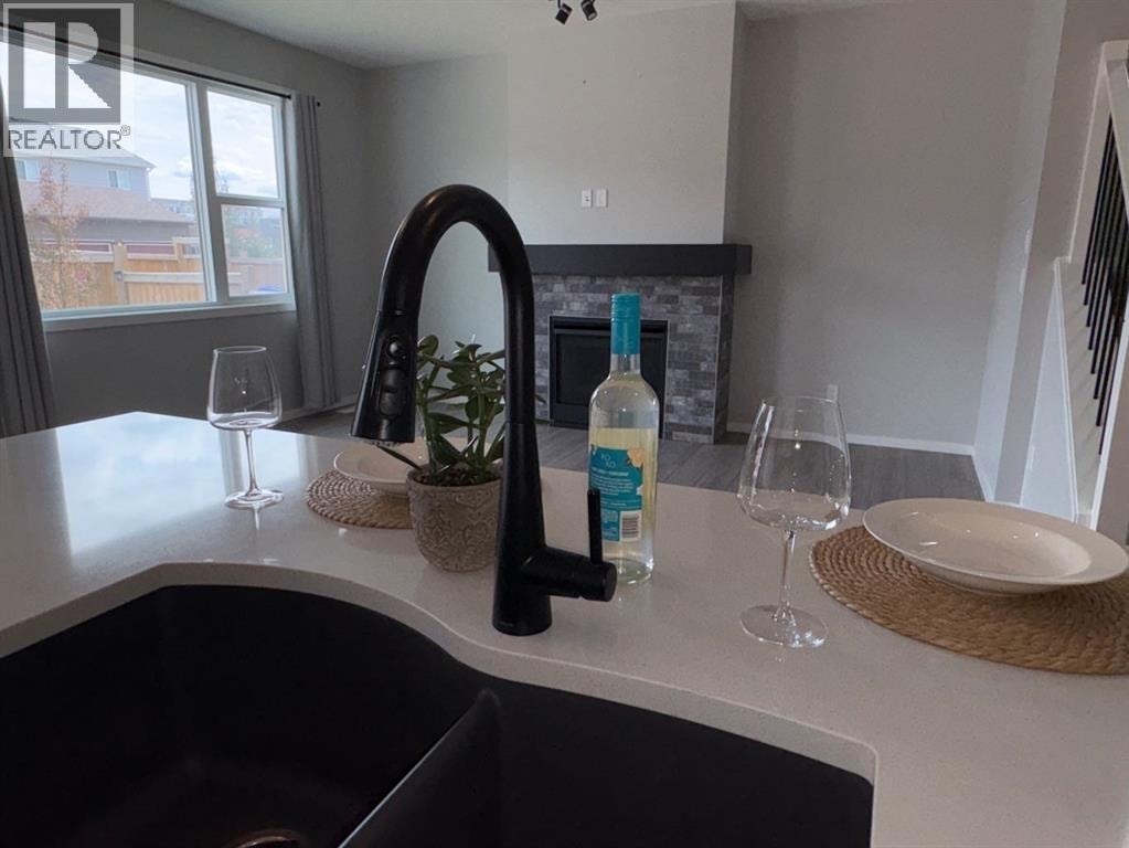 98 Lucas Crescent NW — photo 6