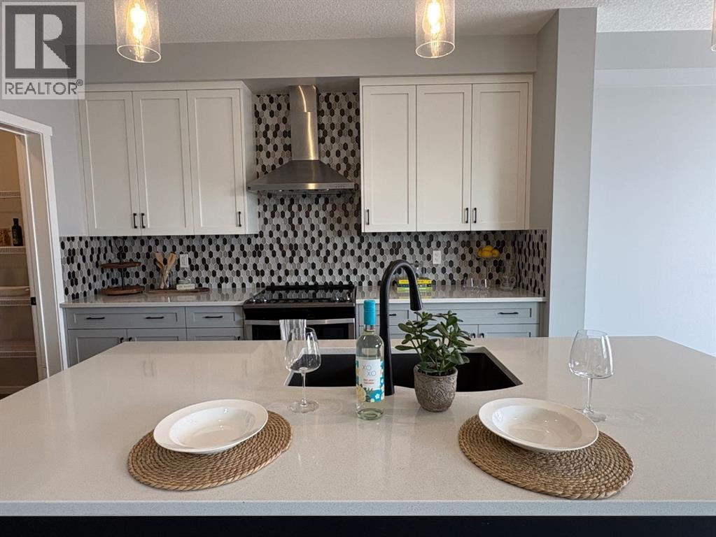 98 Lucas Crescent NW — photo 5