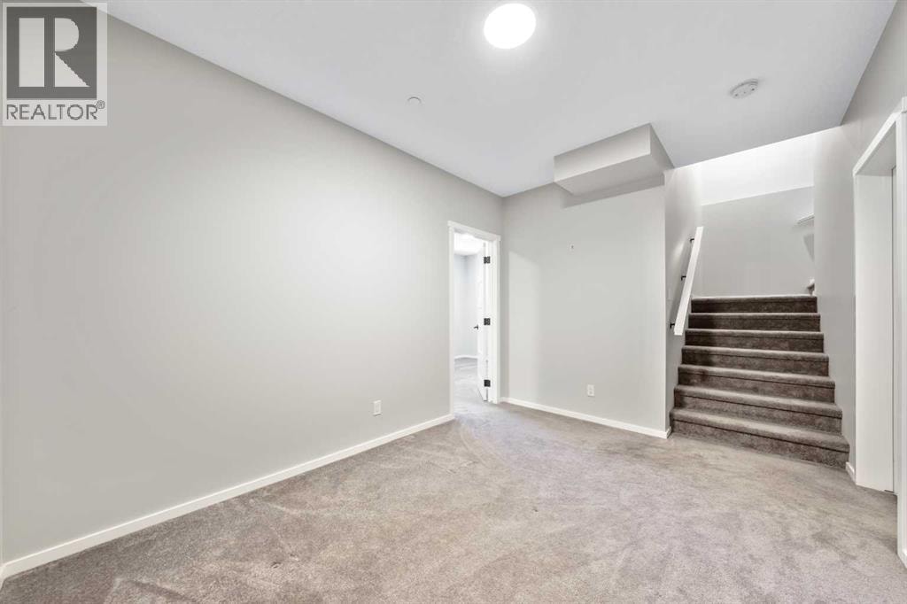 98 Lucas Crescent NW — photo 43