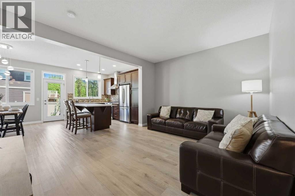 58 Kingfisher Crescent SE — photo 4