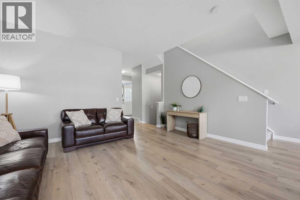 58 Kingfisher Crescent SE — photo 6