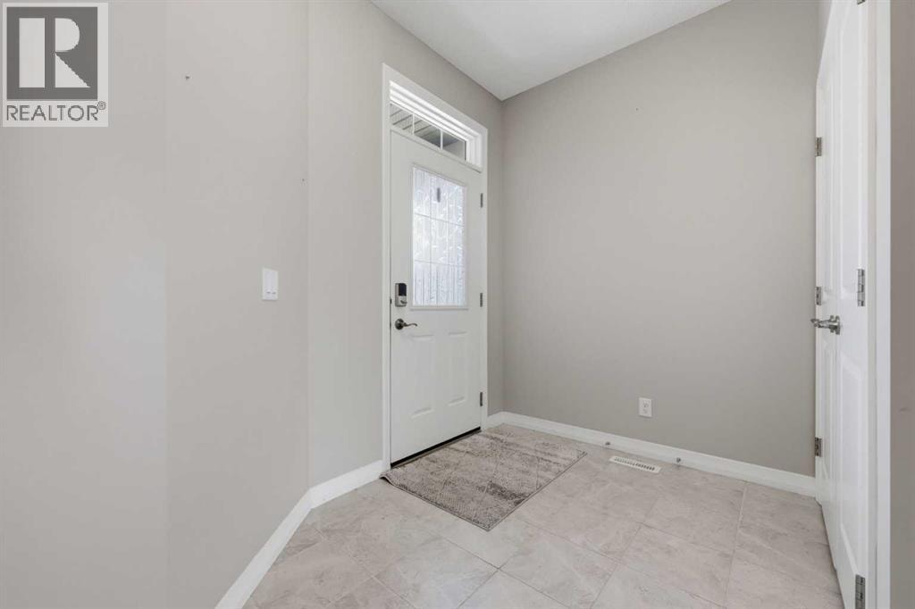 58 Kingfisher Crescent SE — photo 3