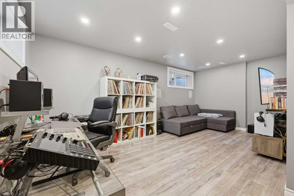 58 Kingfisher Crescent SE — photo 37