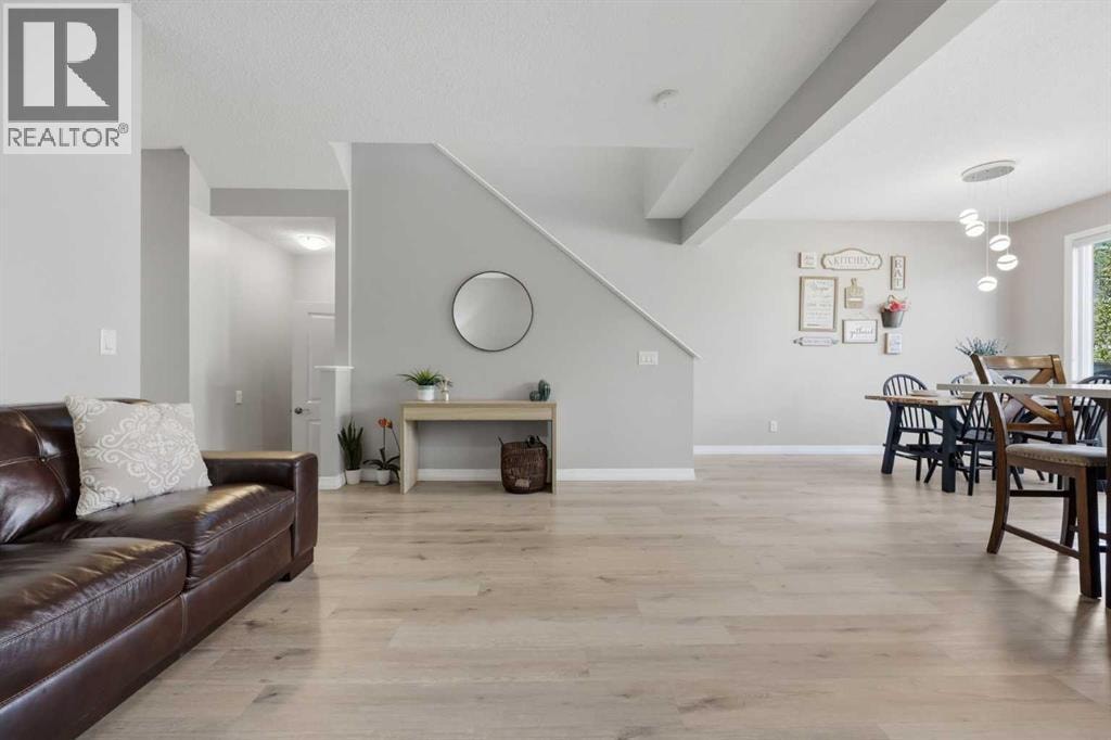 58 Kingfisher Crescent SE — photo 7