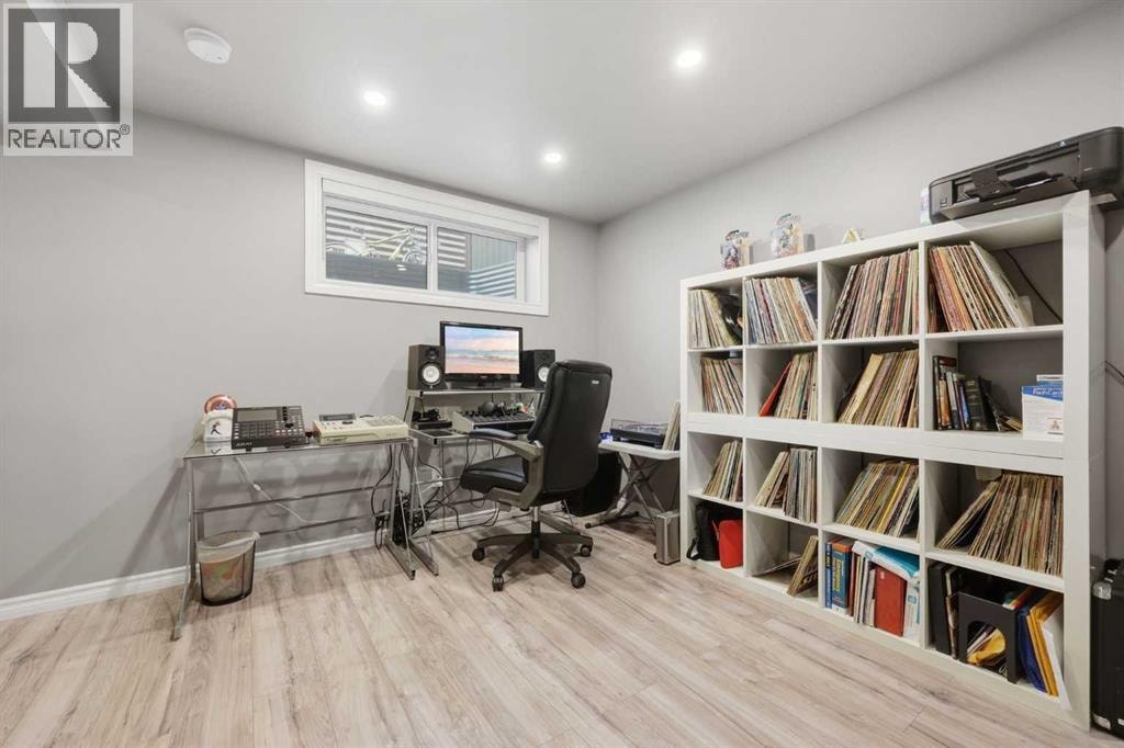 58 Kingfisher Crescent SE — photo 40