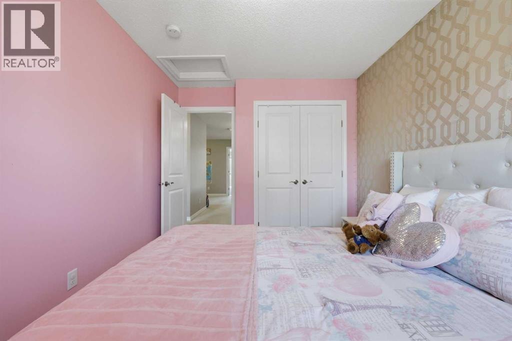 58 Kingfisher Crescent SE — photo 29