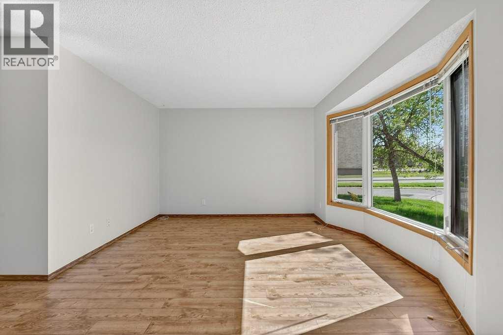 3304 Temple Way NE — photo 3