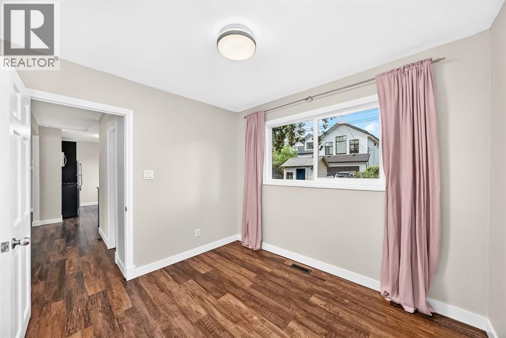 6012 33 Avenue NW — photo 13