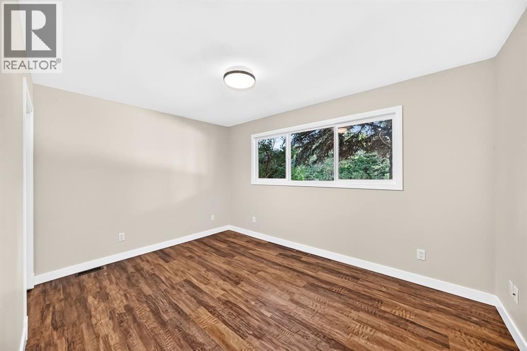 6012 33 Avenue NW — photo 16