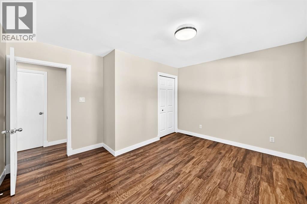 6012 33 Avenue NW — photo 17