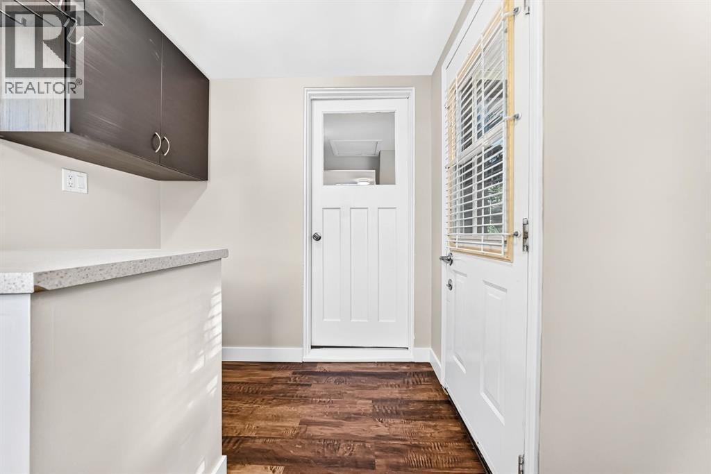 6012 33 Avenue NW — photo 23