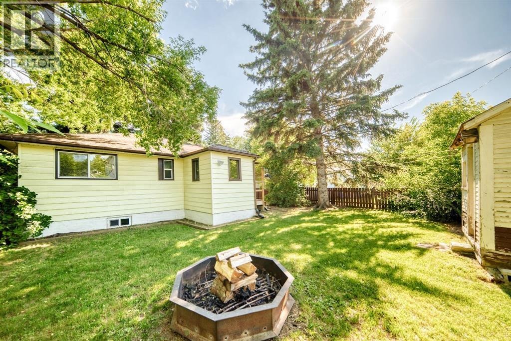 6012 33 Avenue NW — photo 31